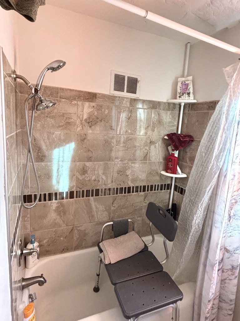 3956 North 60th Street Milwaukee, WI 53216 - Photo 6 of 20 Full Bath on Main