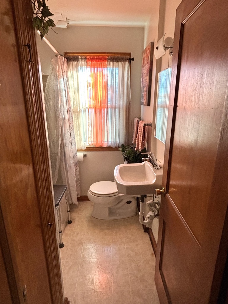 3956 North 60th Street Milwaukee, WI 53216 - Photo 7 of 20 Full Bath