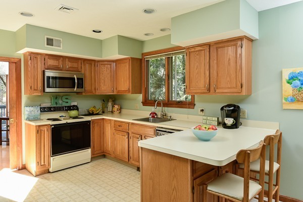 10 Woodbridge Road Hingham, MA 02043 - Photo 8 of 27 Gallery Image 8