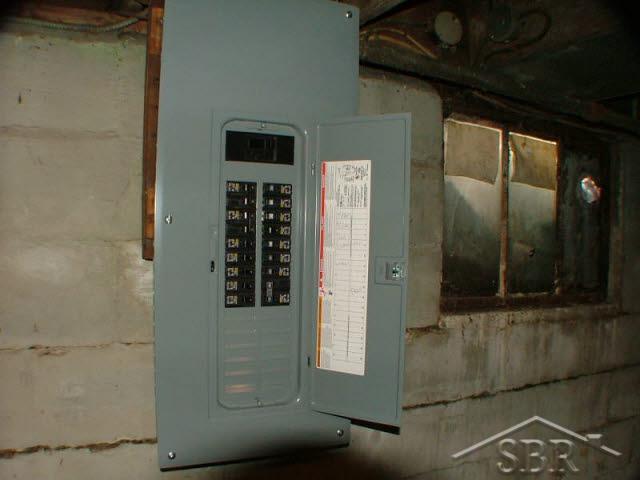 6835 Cole Road Saginaw, MI 48601 - Photo 10 of 10 20041639-9.JPG