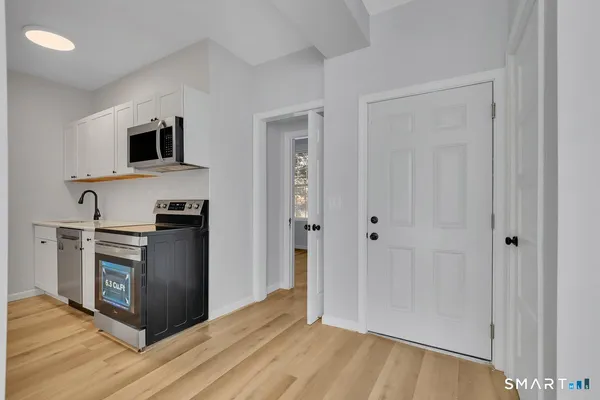 $1,900 | 192 Hartford Road, Unit B, Manchester, CT 06040