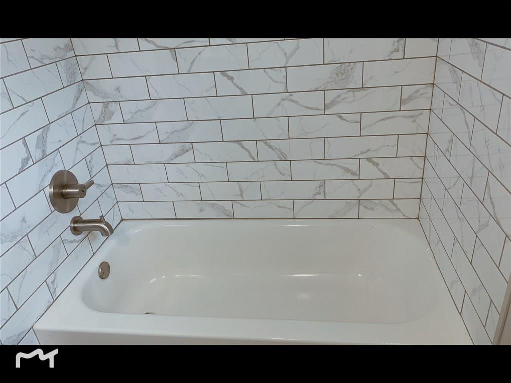 10816 Ruckle Street Indianapolis, IN 46280 - Photo 11 of 17 Gallery Image 11