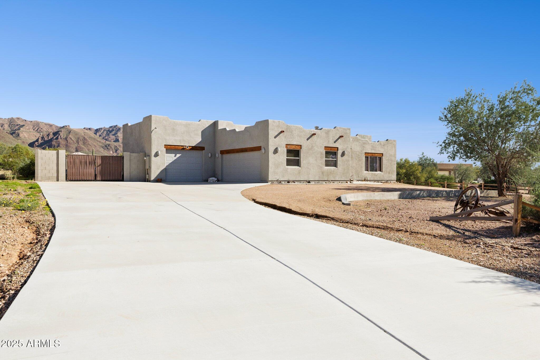 103 South Sixshooter Road Apache Junction, AZ 85119 - Photo 10 of 66 3 Car Garage