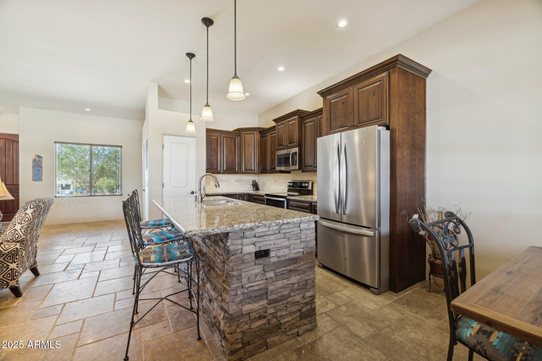 103 South Sixshooter Road Apache Junction, AZ 85119 - Photo 28 of 66 Kitchen w/Granite