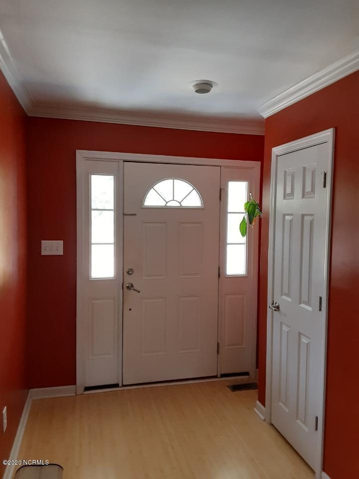 209 Hall Road Newport, NC 28570 - Photo 5 of 42 Entryway