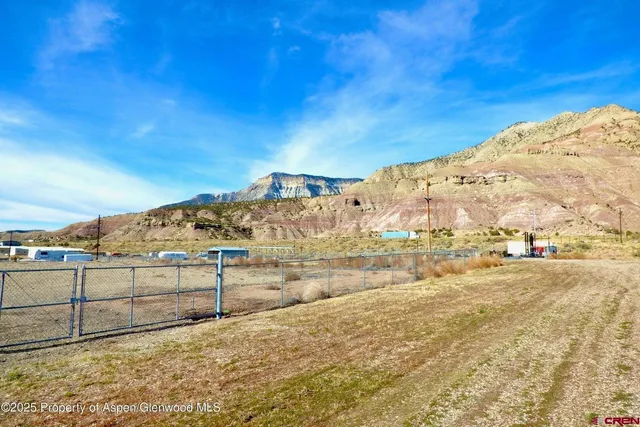 a view of a pathway both side of building