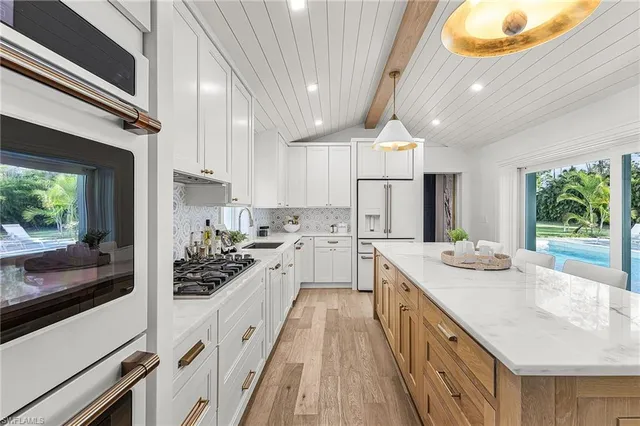 $2,989,000 | 6155 Standing Oaks Lane, Naples, FL 34119