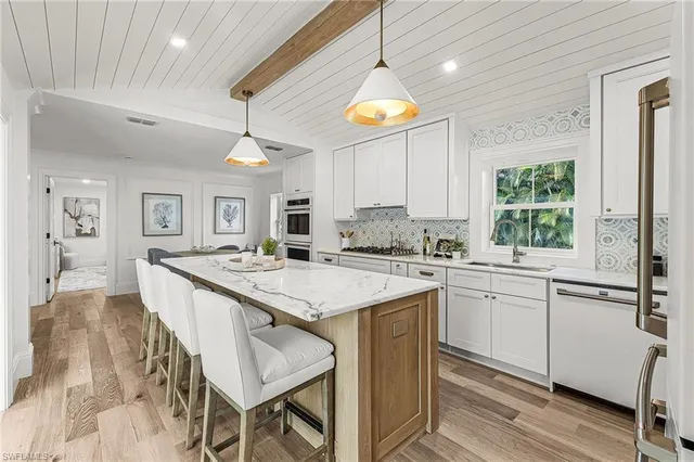 $2,989,000 | 6155 Standing Oaks Lane, Naples, FL 34119