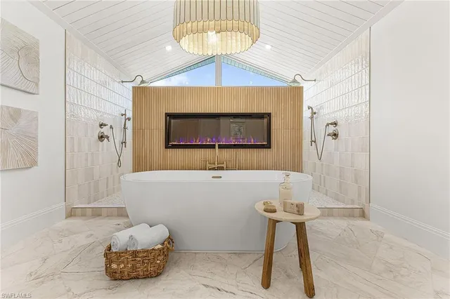 $2,989,000 | 6155 Standing Oaks Lane, Naples, FL 34119