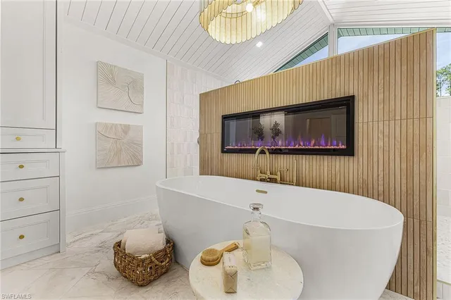 $2,989,000 | 6155 Standing Oaks Lane, Naples, FL 34119