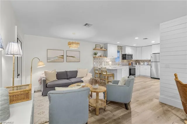 $2,989,000 | 6155 Standing Oaks Lane, Naples, FL 34119