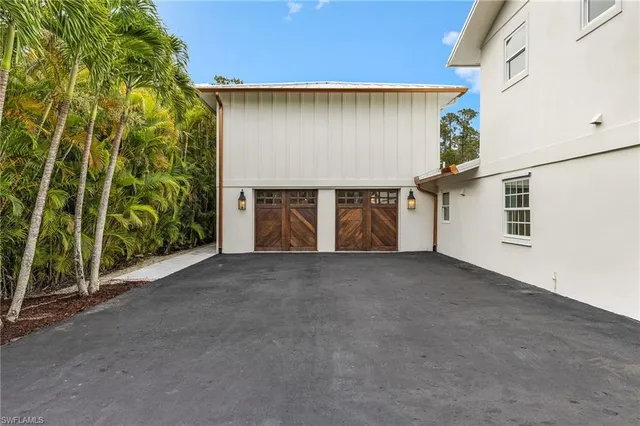 $2,989,000 | 6155 Standing Oaks Lane, Naples, FL 34119