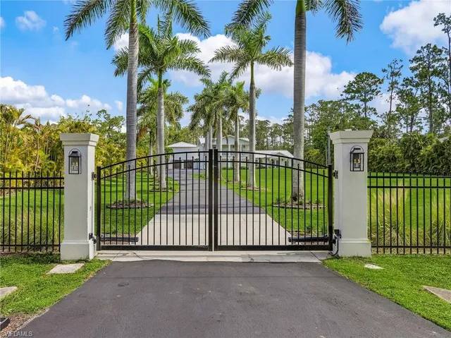 $2,989,000 | 6155 Standing Oaks Lane, Naples, FL 34119