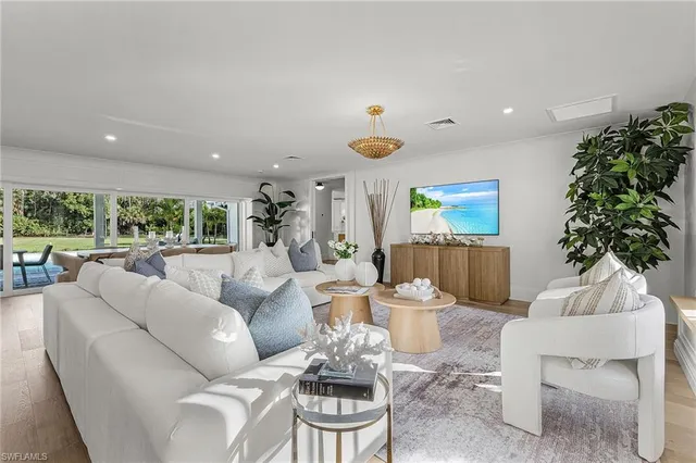 $2,989,000 | 6155 Standing Oaks Lane, Naples, FL 34119