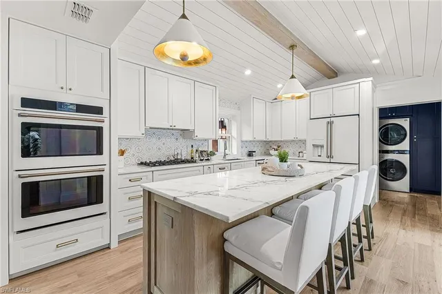 $2,989,000 | 6155 Standing Oaks Lane, Naples, FL 34119