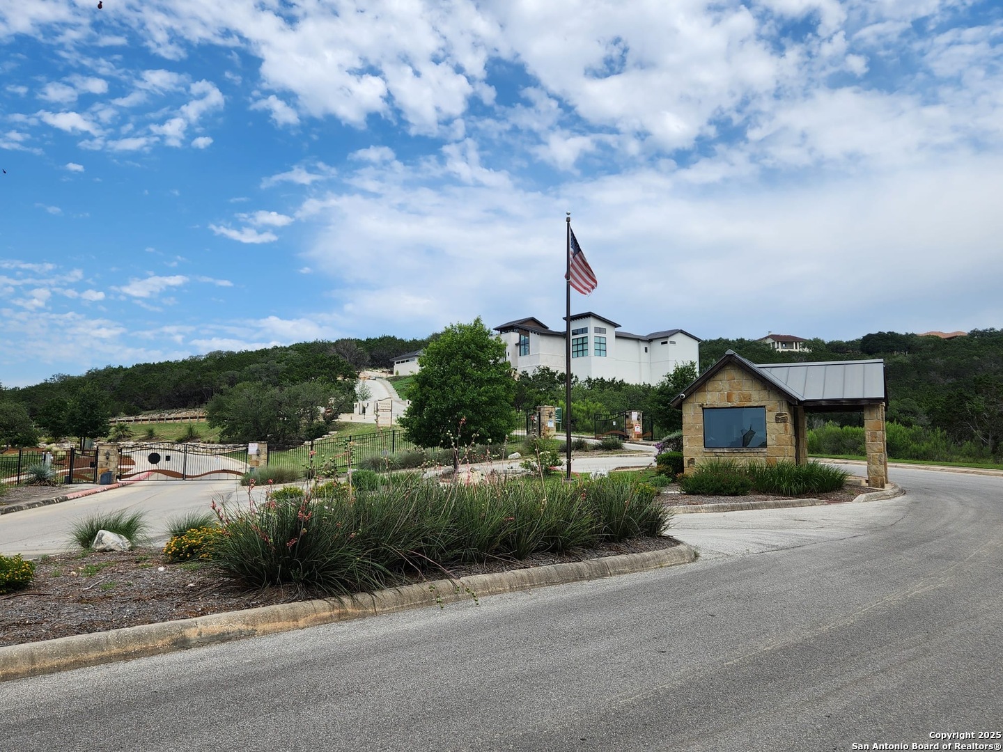 502 Winding Ravine San Antonio, TX 78258 - Photo 3 of 25