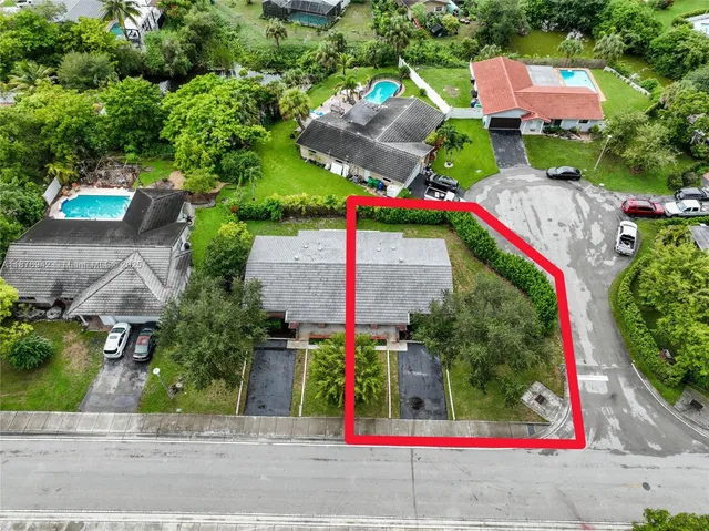 an aerial view of a house with outdoor space and lake view