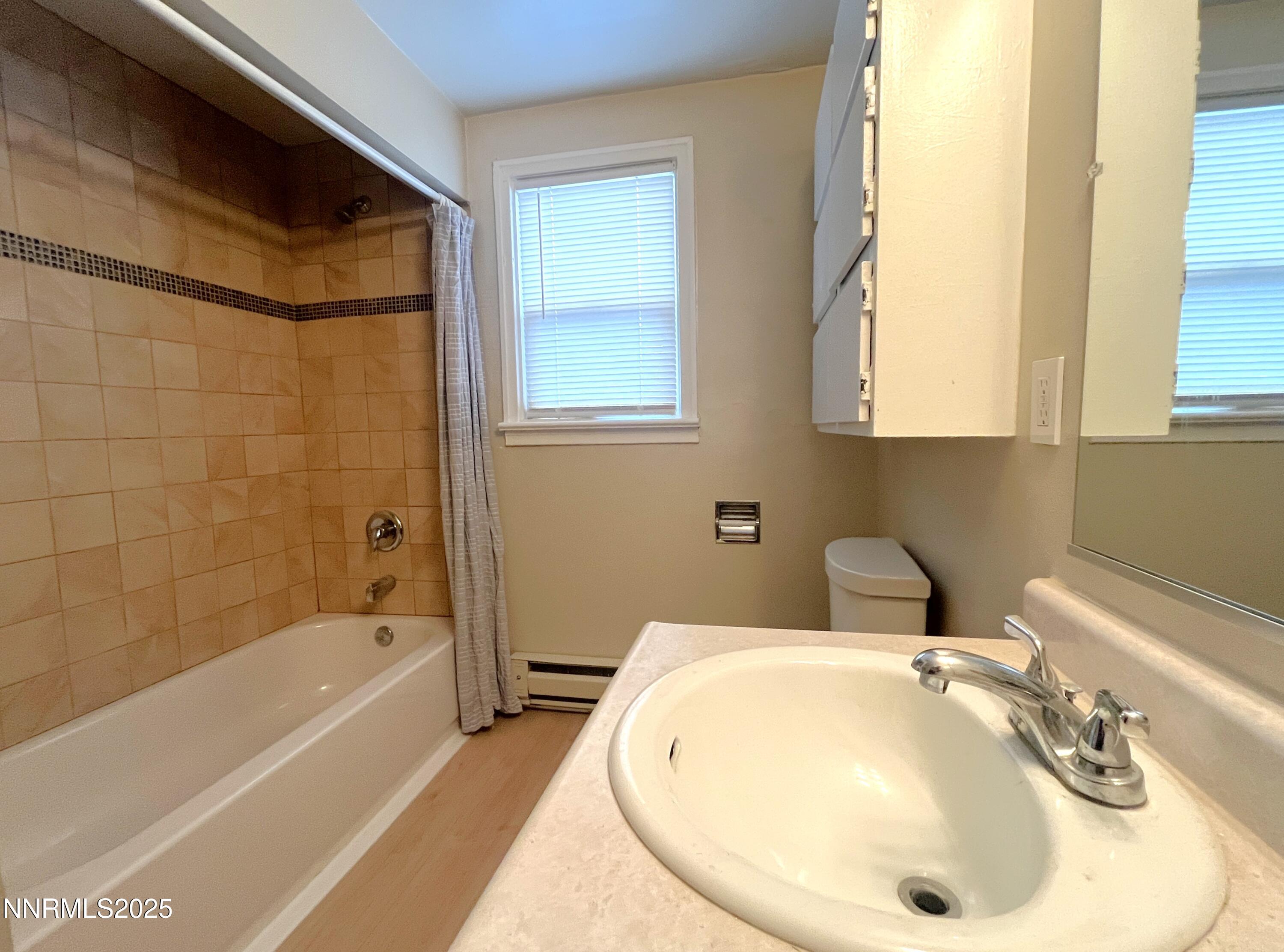 1539 G. Street, Unit C Sparks, NV 89431 - Photo 3 of 6 a bathroom with a sink and a bathtub
