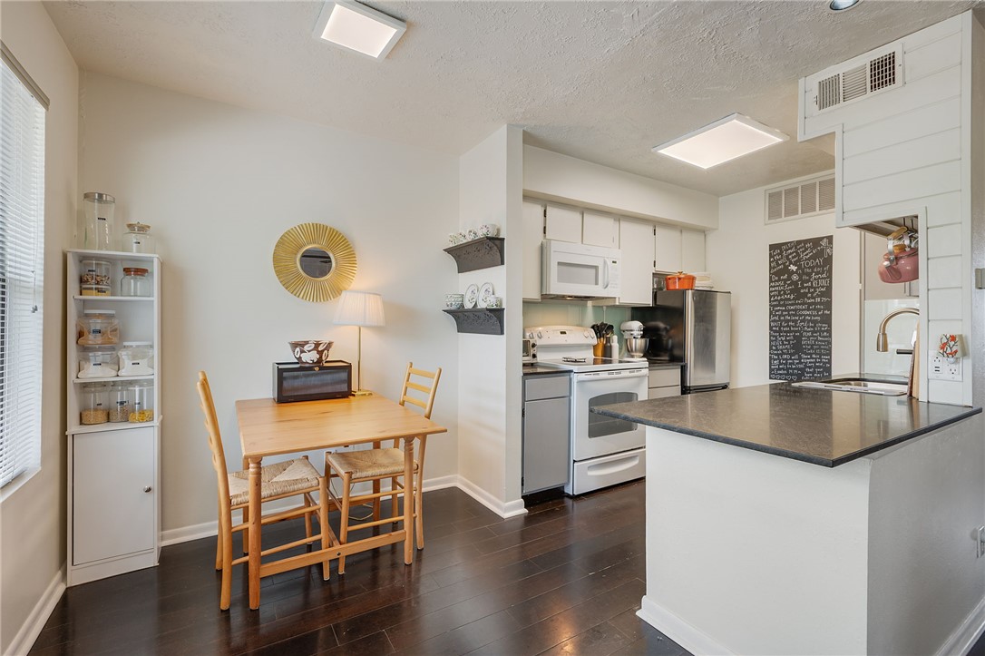 4441 Old College Road, Unit 6203 Bryan, TX 77801 - Photo 5 of 14