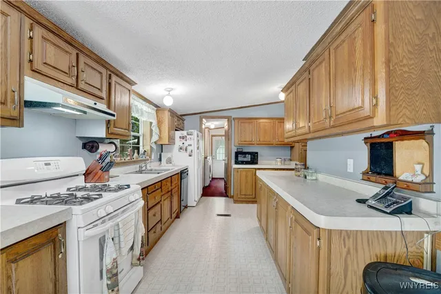 $240,000 | 9691 South Protection Road, Holland, NY 14080