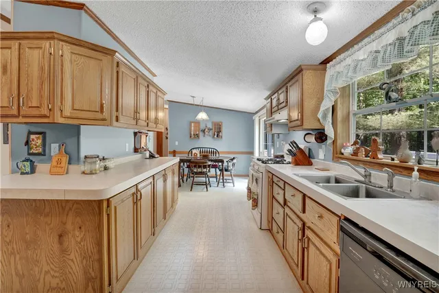 $240,000 | 9691 South Protection Road, Holland, NY 14080