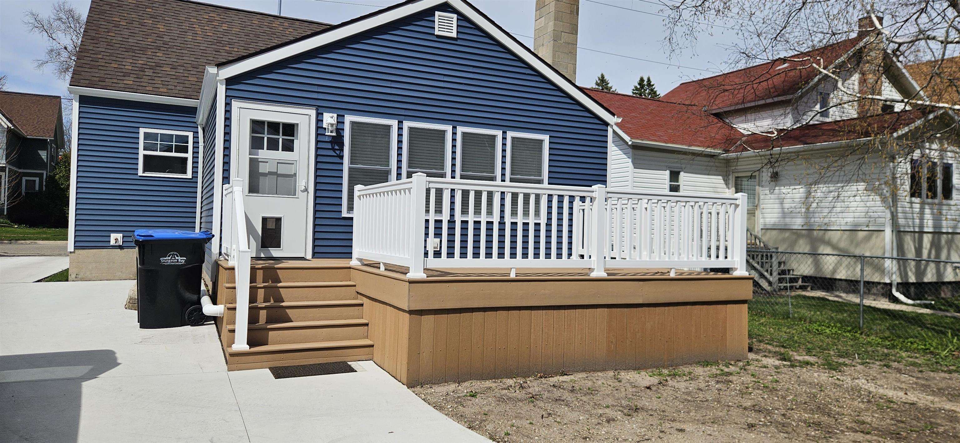 809 Quincy Street Sturgeon Bay, WI 54235 - Photo 2 of 17
