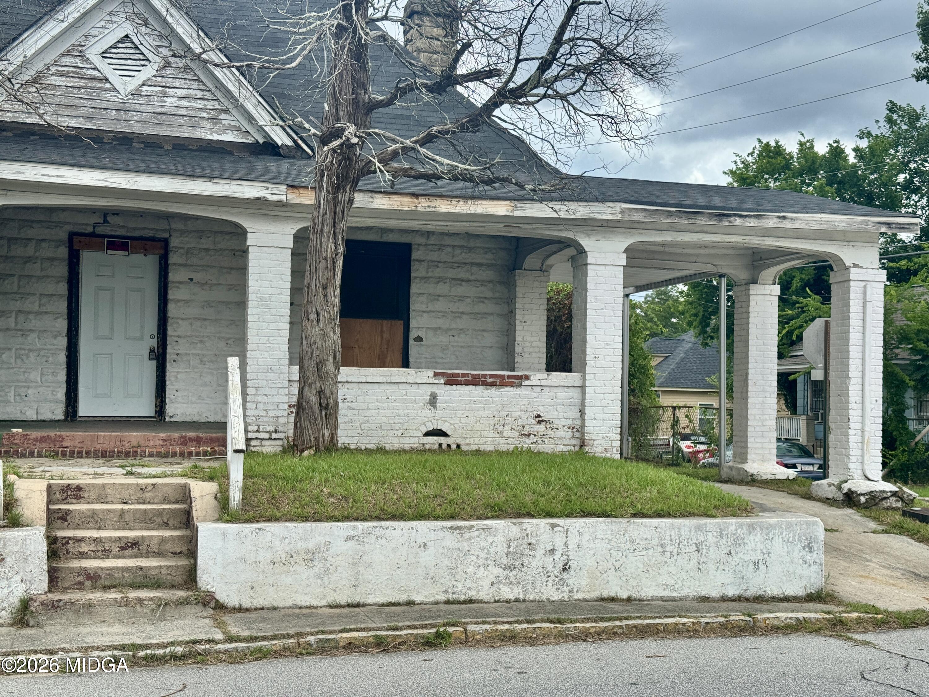 1905 3rd Avenue Macon, GA 31201 - Photo 19 of 27 front view of a house with a yard