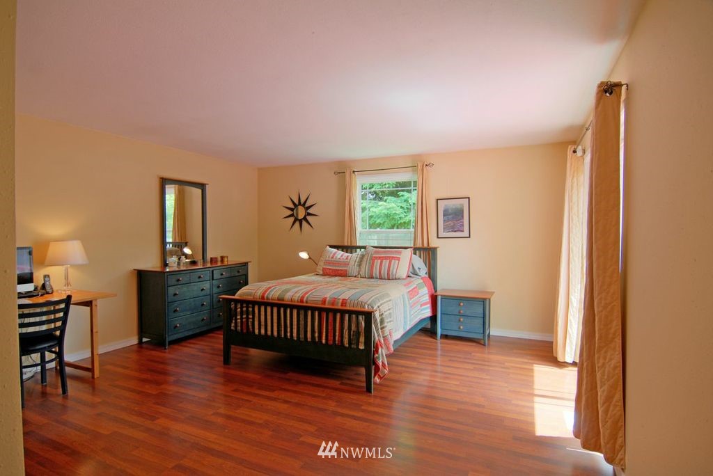 13928 156th Avenue Southeast Renton, WA 98059 - Photo 6 of 15 Gallery Image 6