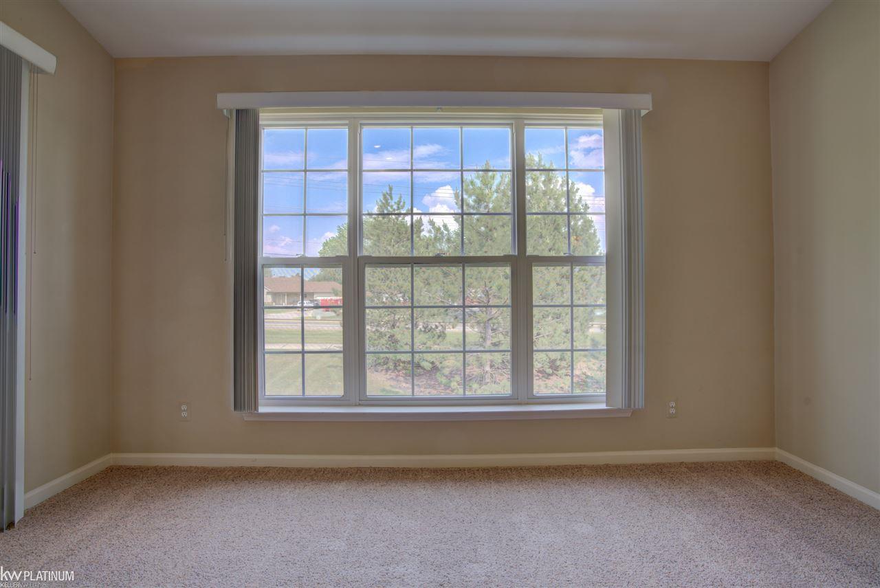1868 Flagstone Circle Rochester, MI 48307 - Photo 9 of 41 50009521-8.JPG