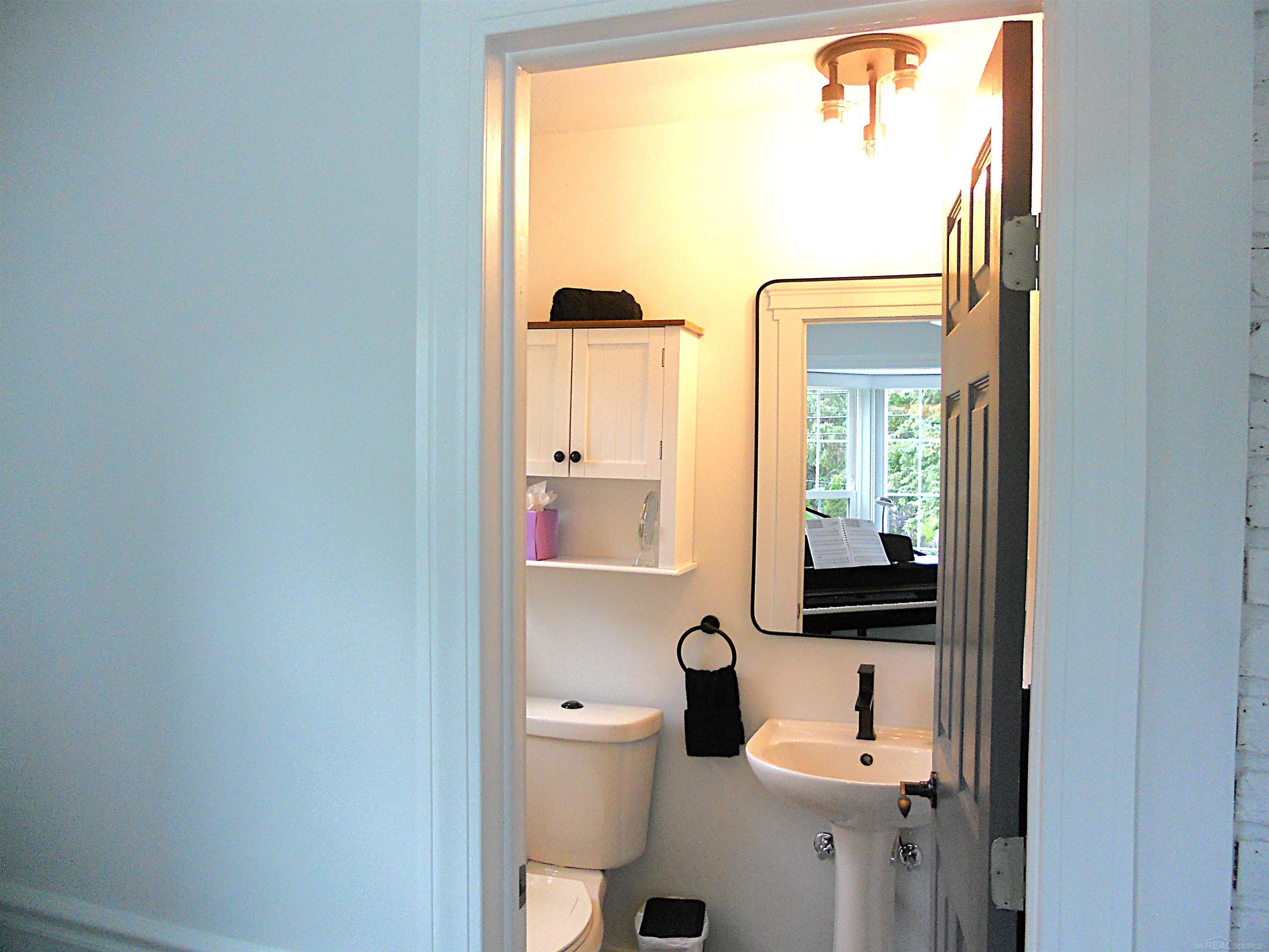 625 Rewold Drive Rochester, MI 48307 - Photo 30 of 69 50213110-ca5543f6-e398-4d85-98db-8af461a770d4.JPG