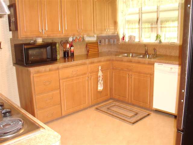 403 Lexington Road Grosse Pointe, MI 48236 - Photo 6 of 18 31066217-5.JPG