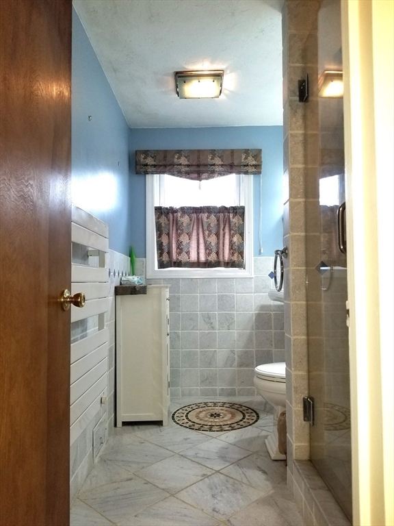 225 Governors Road, Unit 225 Quincy, MA 02169 - Photo 10 of 19 a bathroom with a toilet and a shower