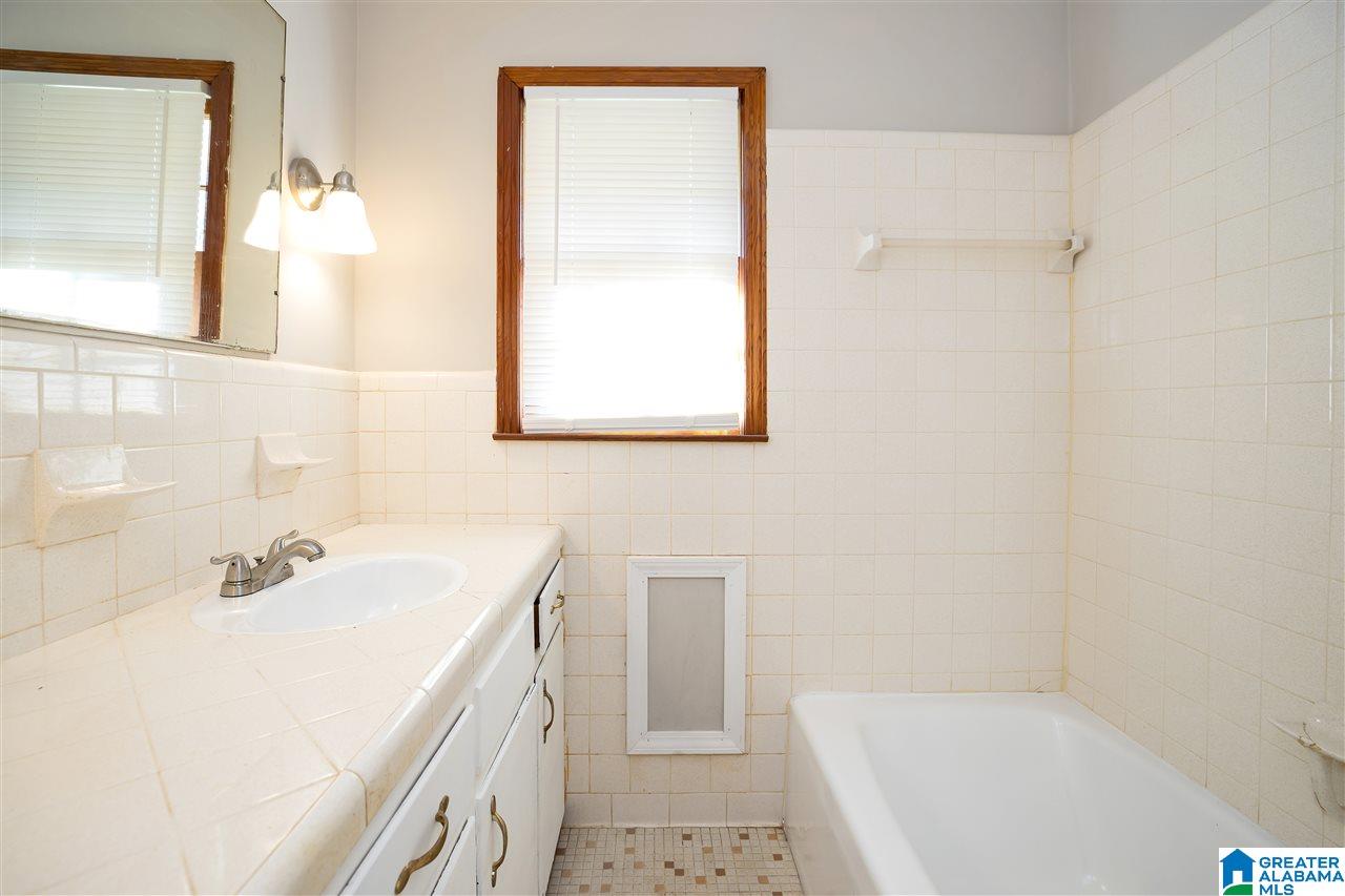 262 Logan Street Sylacauga, AL 35150 - Photo 7 of 13