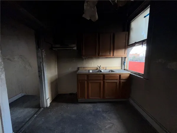 $179,999 | 3837 Walnut Street, Kansas City, MO 64111
