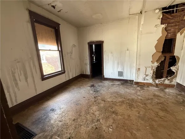 $179,999 | 3837 Walnut Street, Kansas City, MO 64111