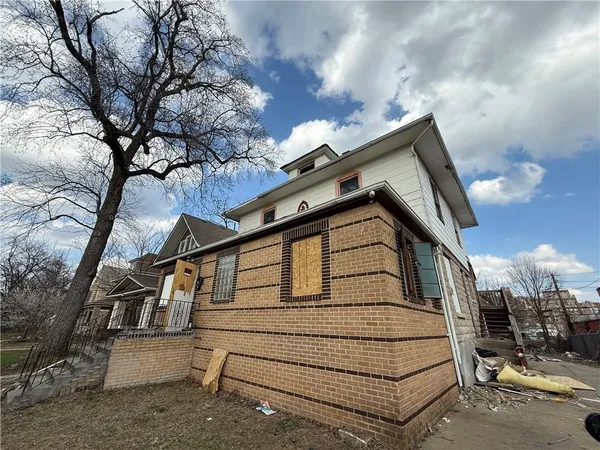 $179,999 | 3837 Walnut Street, Kansas City, MO 64111