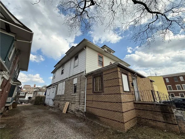 $179,999 | 3837 Walnut Street, Kansas City, MO 64111