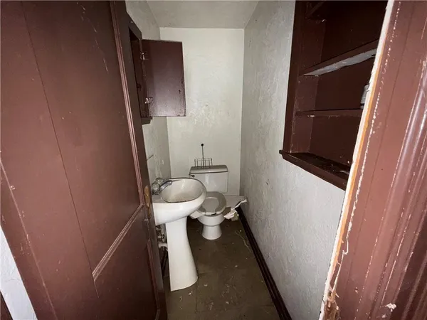 $179,999 | 3837 Walnut Street, Kansas City, MO 64111