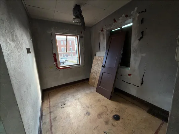 $179,999 | 3837 Walnut Street, Kansas City, MO 64111