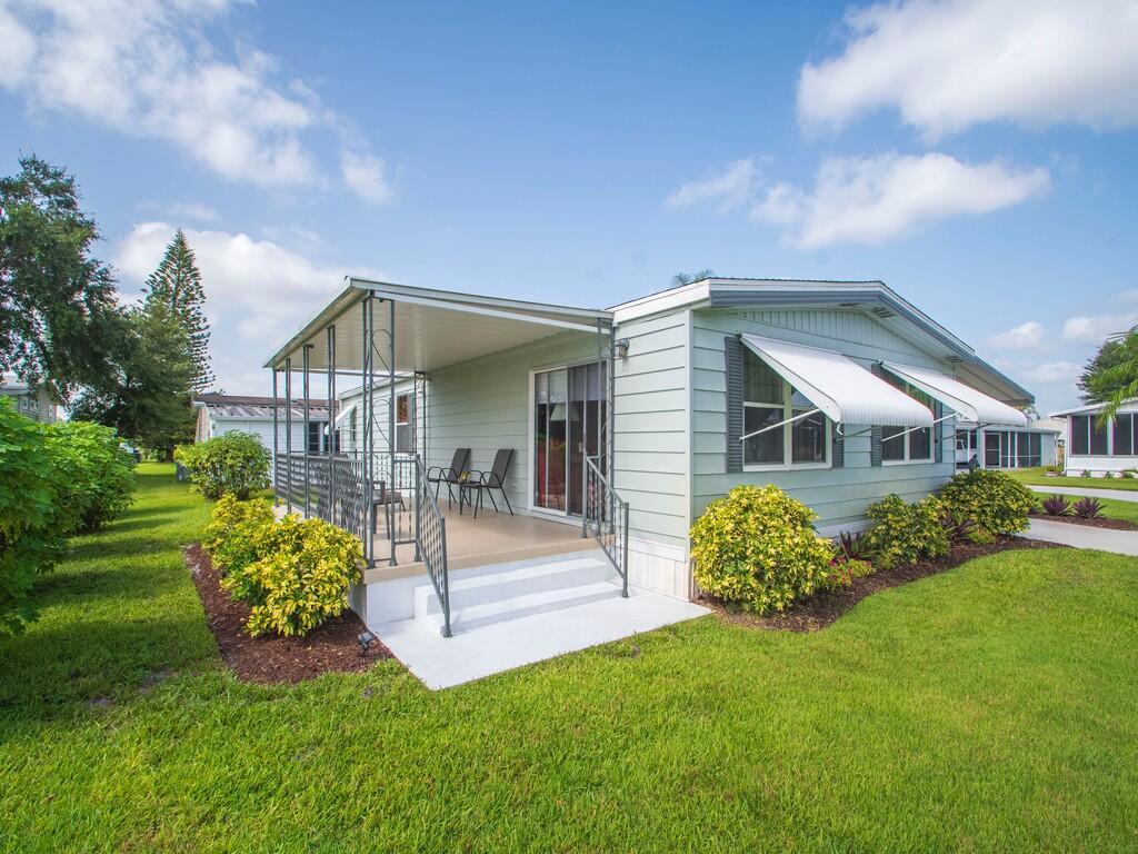 174 Northeast Emerald Drive Jensen Beach, FL 34957 - Photo 8 of 38 Image00003
