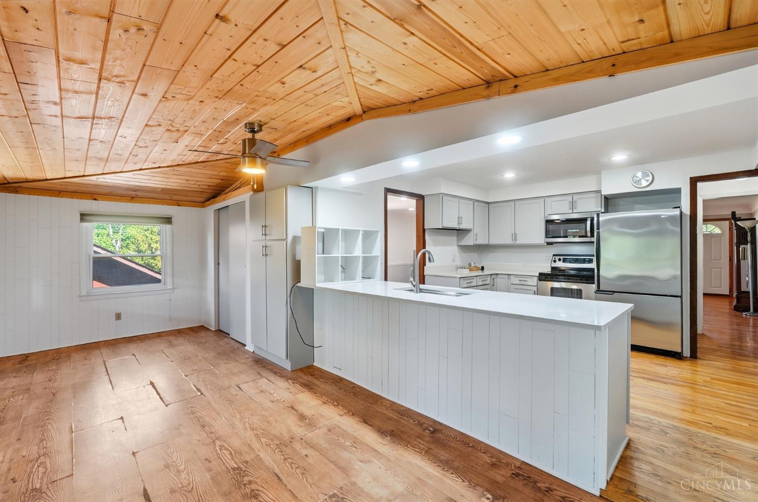 4605 Boomer Road Cincinnati, OH 45247 - Photo 8 of 69 Gallery Image 8