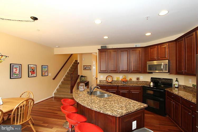 11818 Skylark Road Clarksburg, MD 20871 - Photo 14 of 30 Kitchen