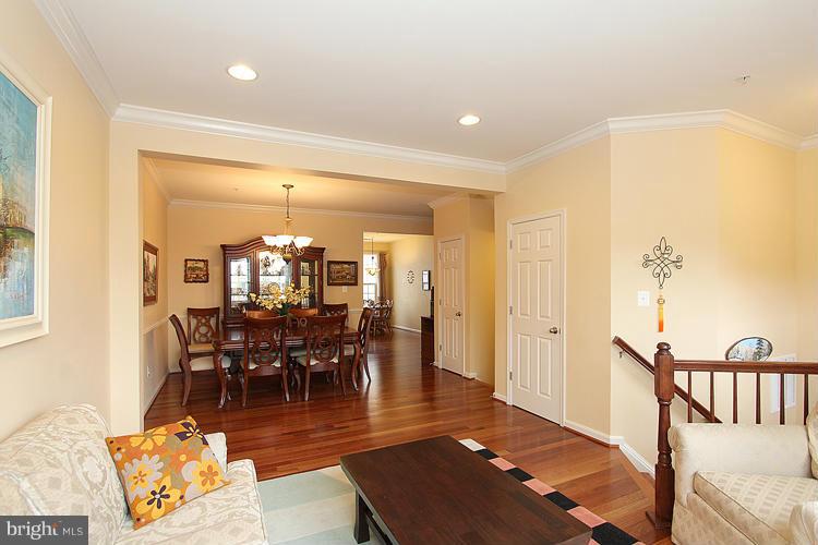 11818 Skylark Road Clarksburg, MD 20871 - Photo 4 of 30 Living Room