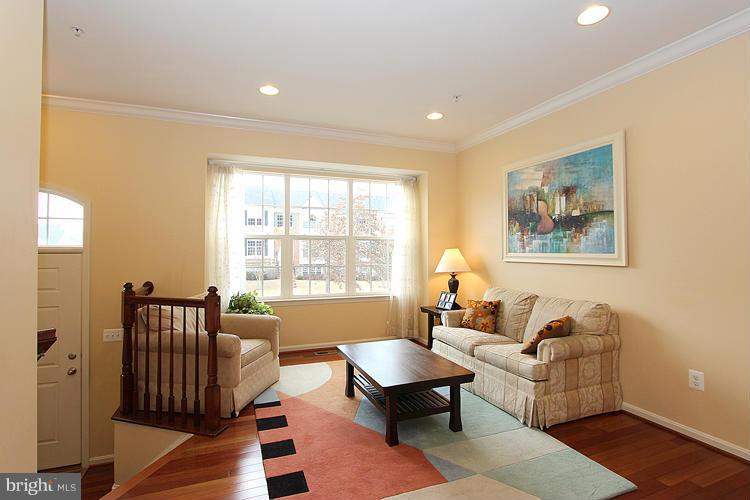 11818 Skylark Road Clarksburg, MD 20871 - Photo 5 of 30 Living Room