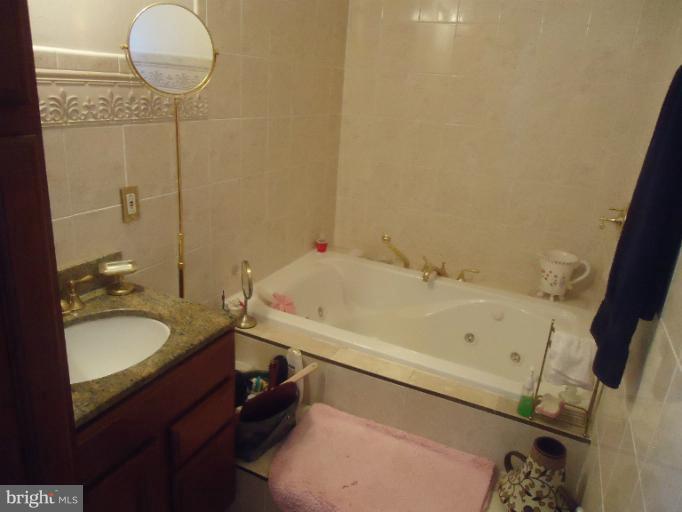 1815 Sudbury Road Northwest Washington, DC 20012 - Photo 16 of 22 Bath (Master)