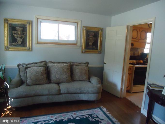 1815 Sudbury Road Northwest Washington, DC 20012 - Photo 3 of 22 Living Room