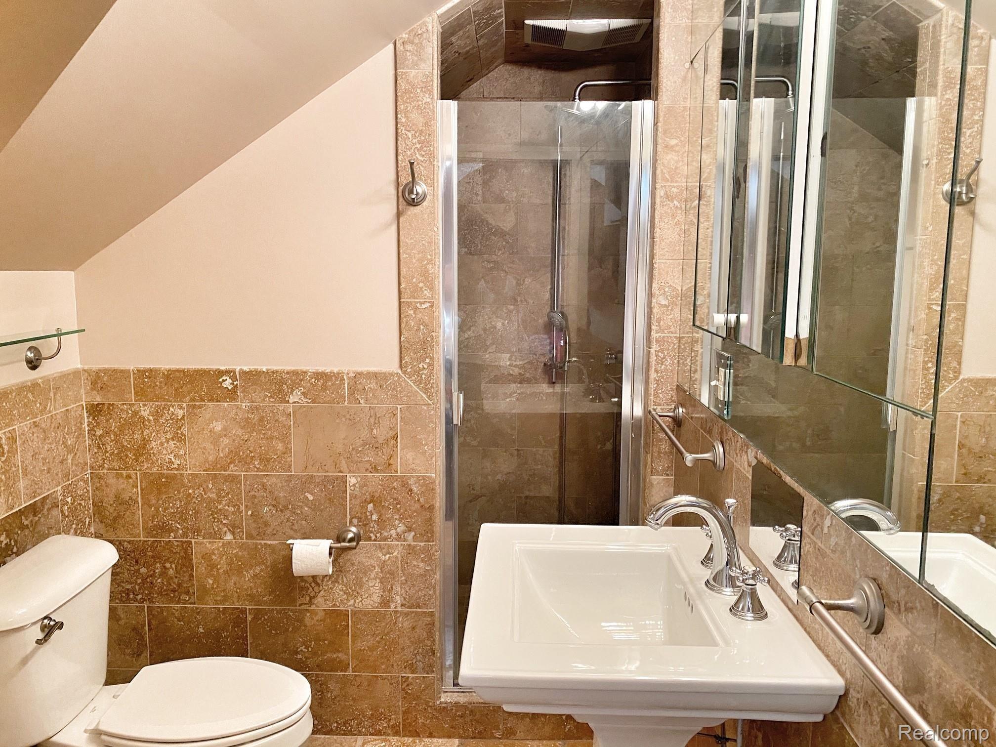 1301 Hampton Road Grosse Pointe, MI 48236 - Photo 20 of 39 Bathroom in master bedroom upstairs