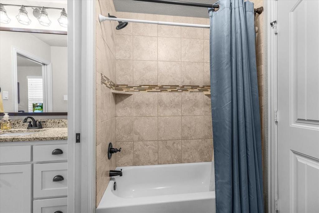 116 Rasha Drive Azle, TX 76020 - Photo 30 of 40 Jack and Jill bathroom