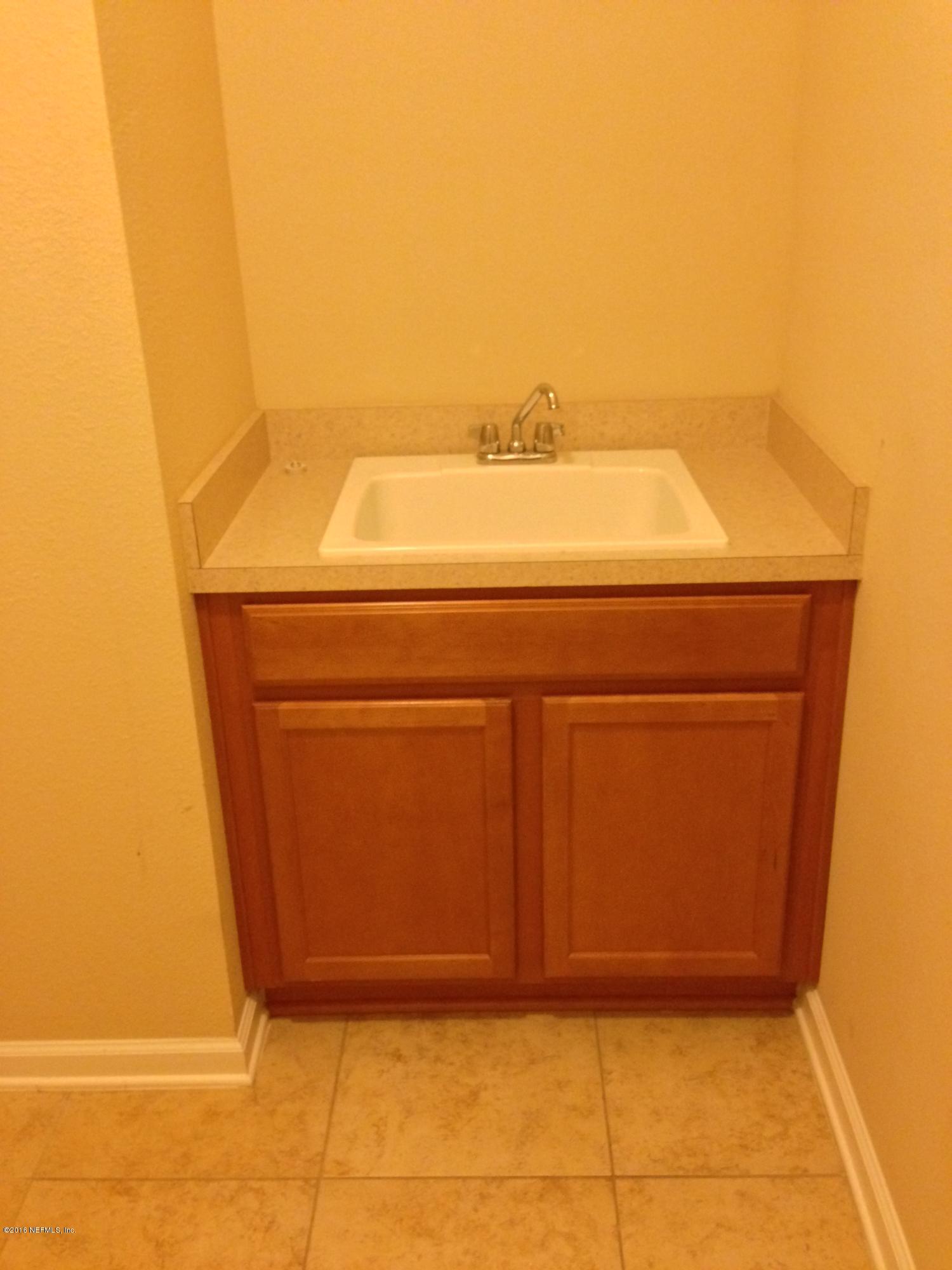 16306 Tisons Bluff Road Jacksonville, FL 32218 - Photo 17 of 35 Laundry Room Sink