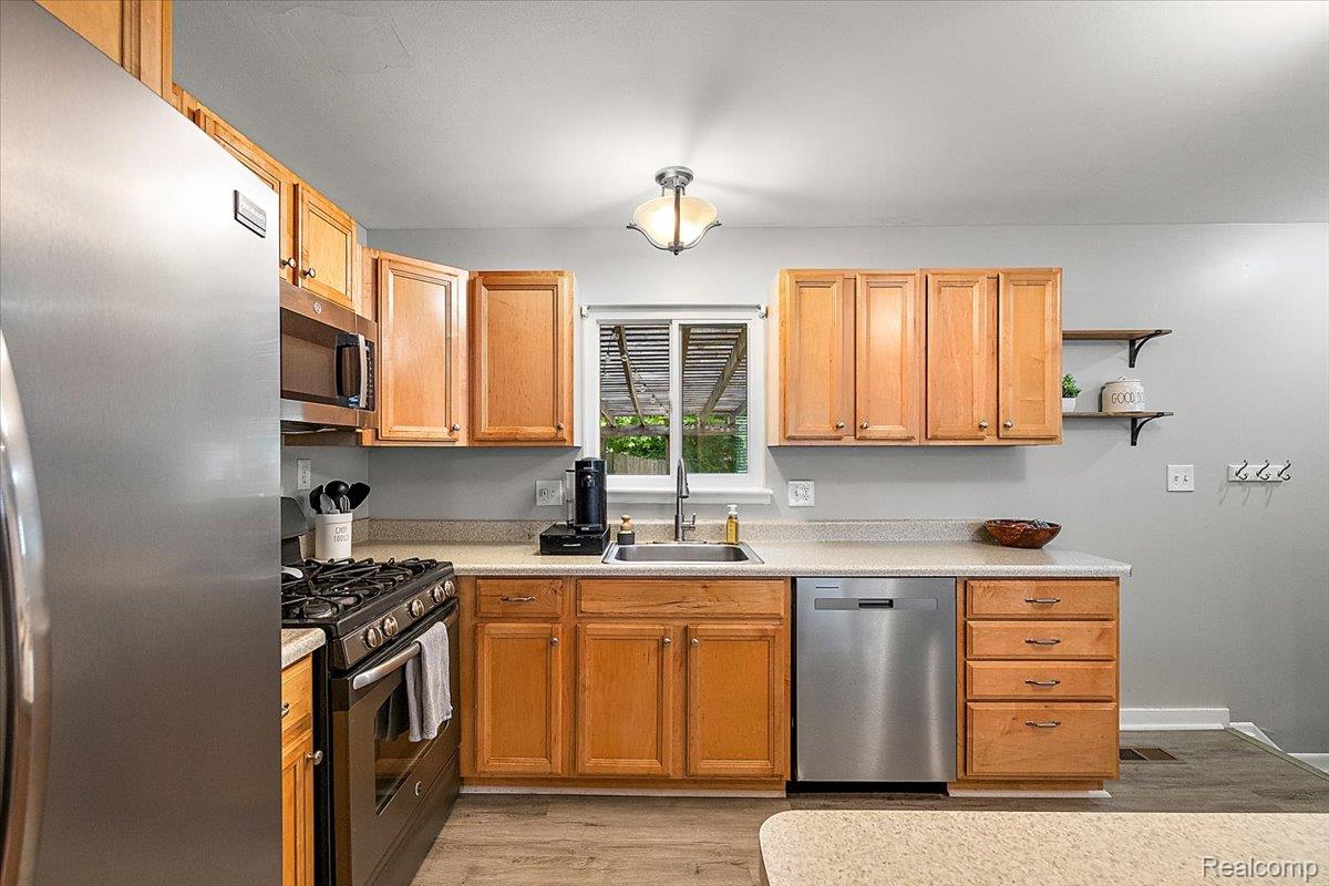 23015 Tuck Road Farmington, MI 48336 - Photo 10 of 50 Kitchen